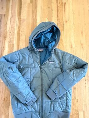 Patagonia Mens Hooded Puffy Jacket in blue